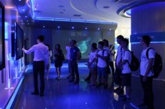 网谷双创街总司理陈日婷欢迎了创业团队担任人